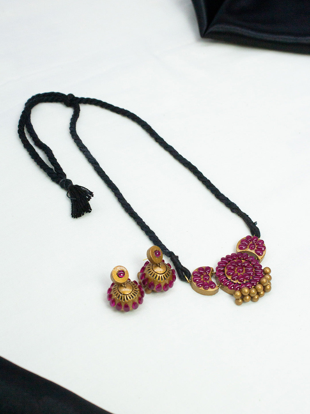 Smritika — Flower Design Hand Painted Finish Terracotta Jewellery Set