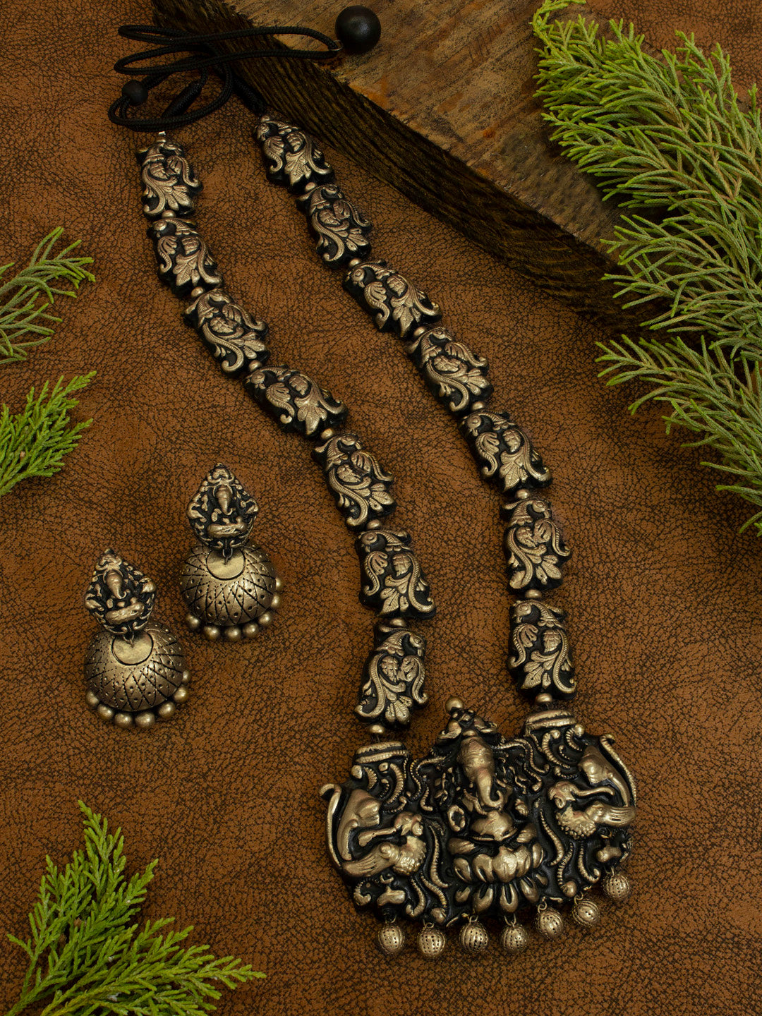 Vakratunda — Ganesha Design Hand Painted Finish Terracotta Jewelry Set