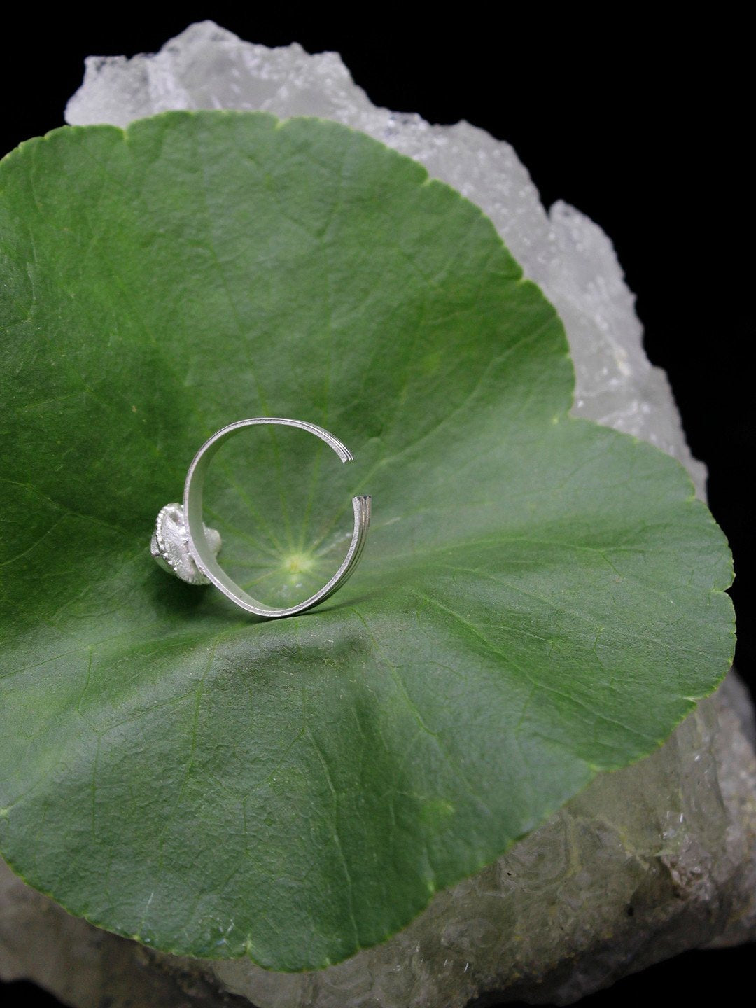 Oxidised Silver Plated Eye Design Adjustable Red Color Toe ring