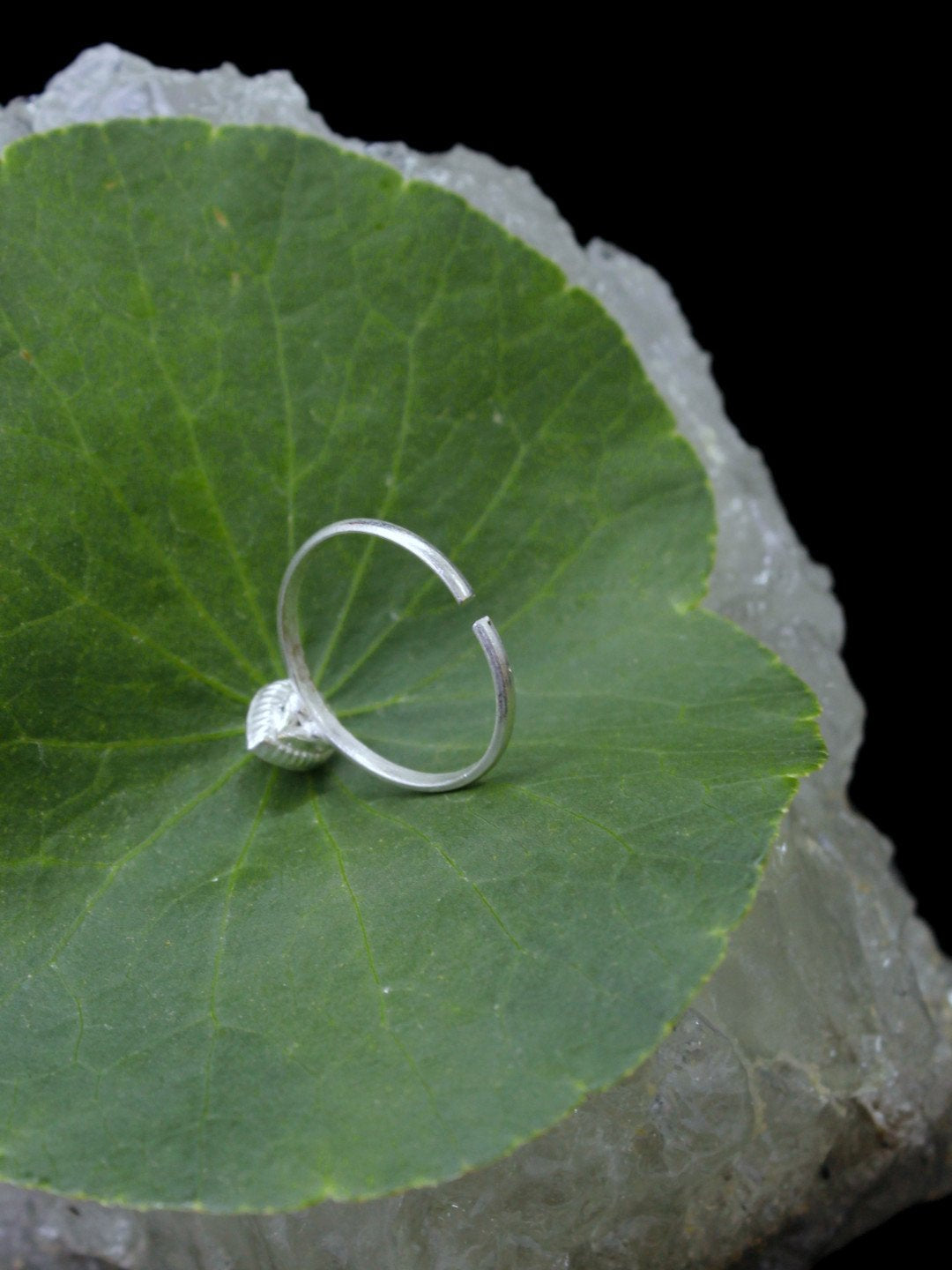 Oxidised Silver Plated Tear Design Adjustable Yellow Color Toe ring