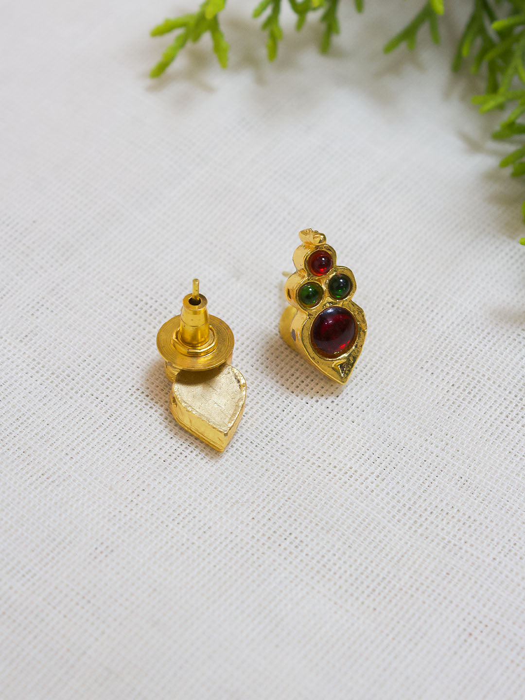 V Shaped Motif Layered Piece