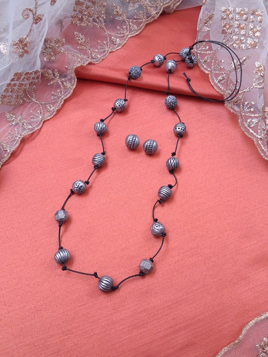 Sarangi — Textured Bead Necklace with Minimal Design