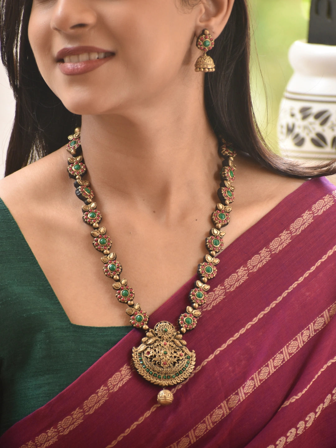 Red & Green Antique Gold Heritage Pendant Necklace Set
