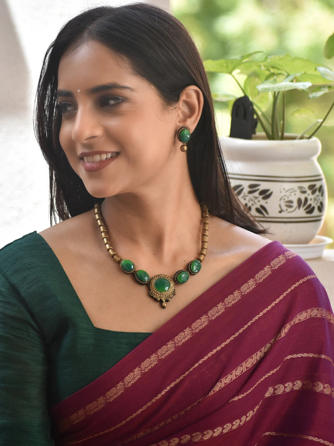 Emerald Green Stone Antique Gold Necklace Set