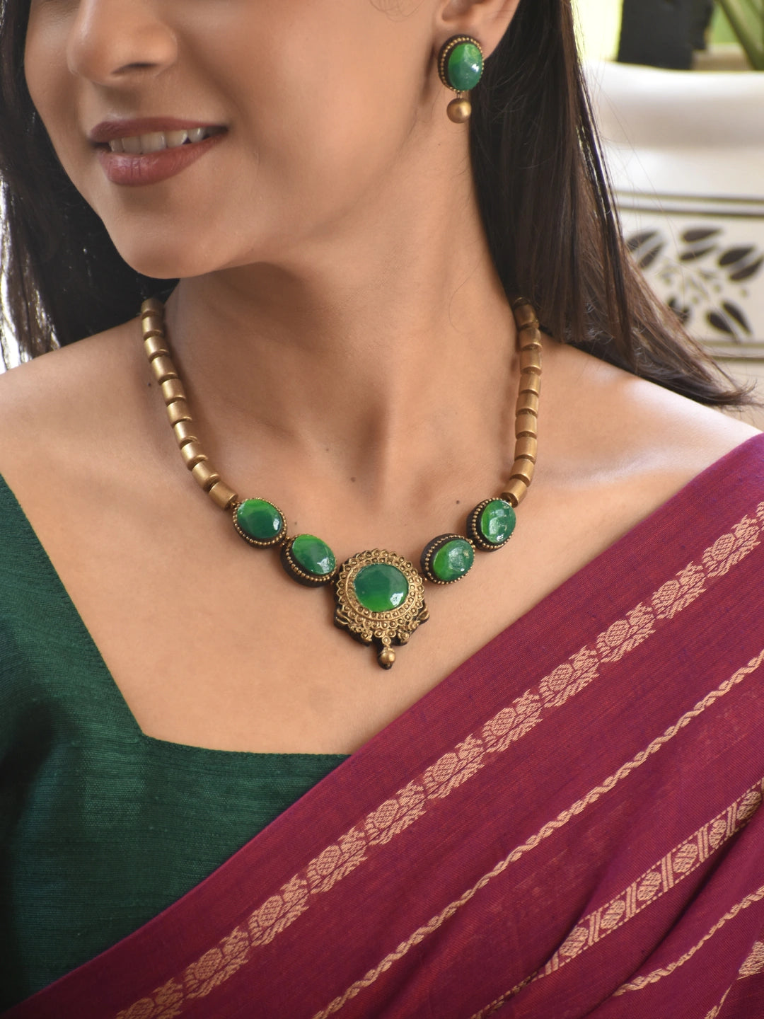 Emerald Green Stone Antique Gold Necklace Set