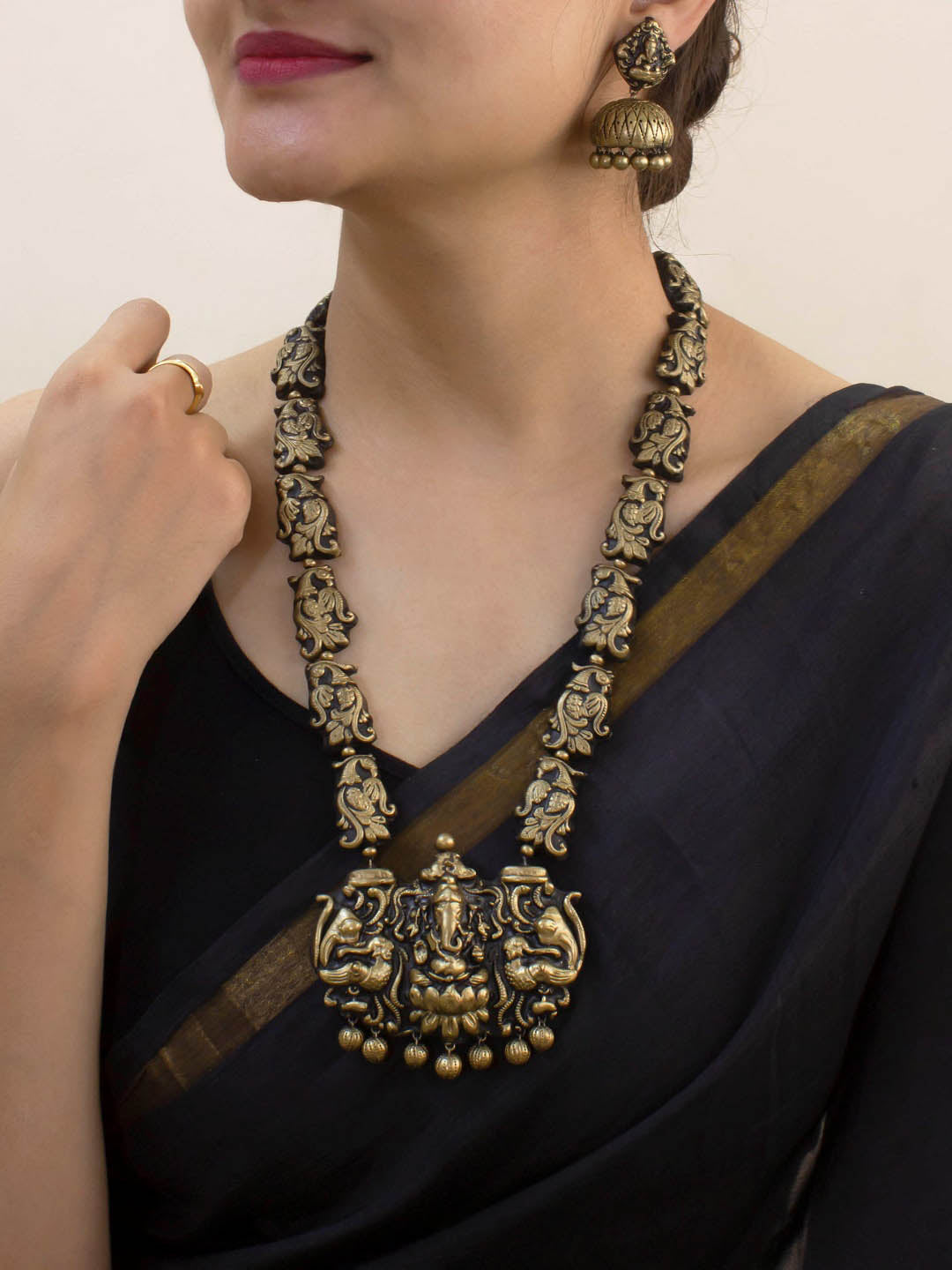 Vakratunda — Ganesha Design Hand Painted Finish Terracotta Jewelry Set