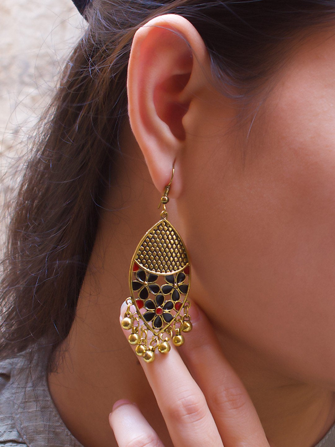 Gold Plated Leaf Design Black And Maroon Color Earring