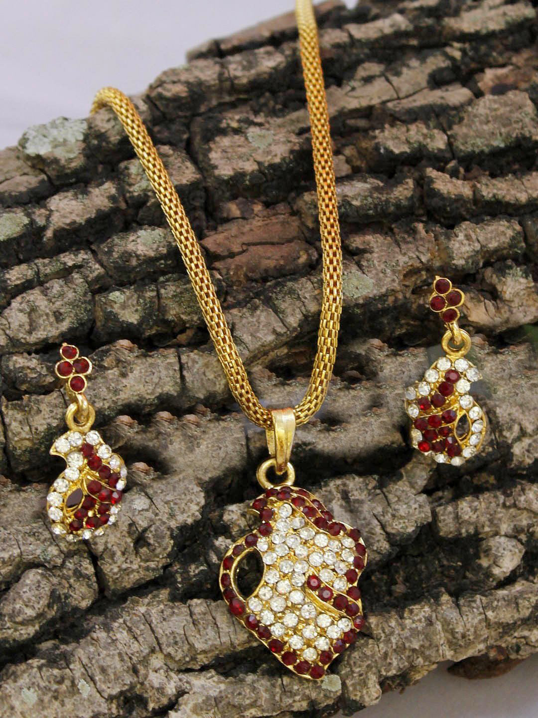 Avismaya Gold Plated Floral Design Pendant Set With Chain
