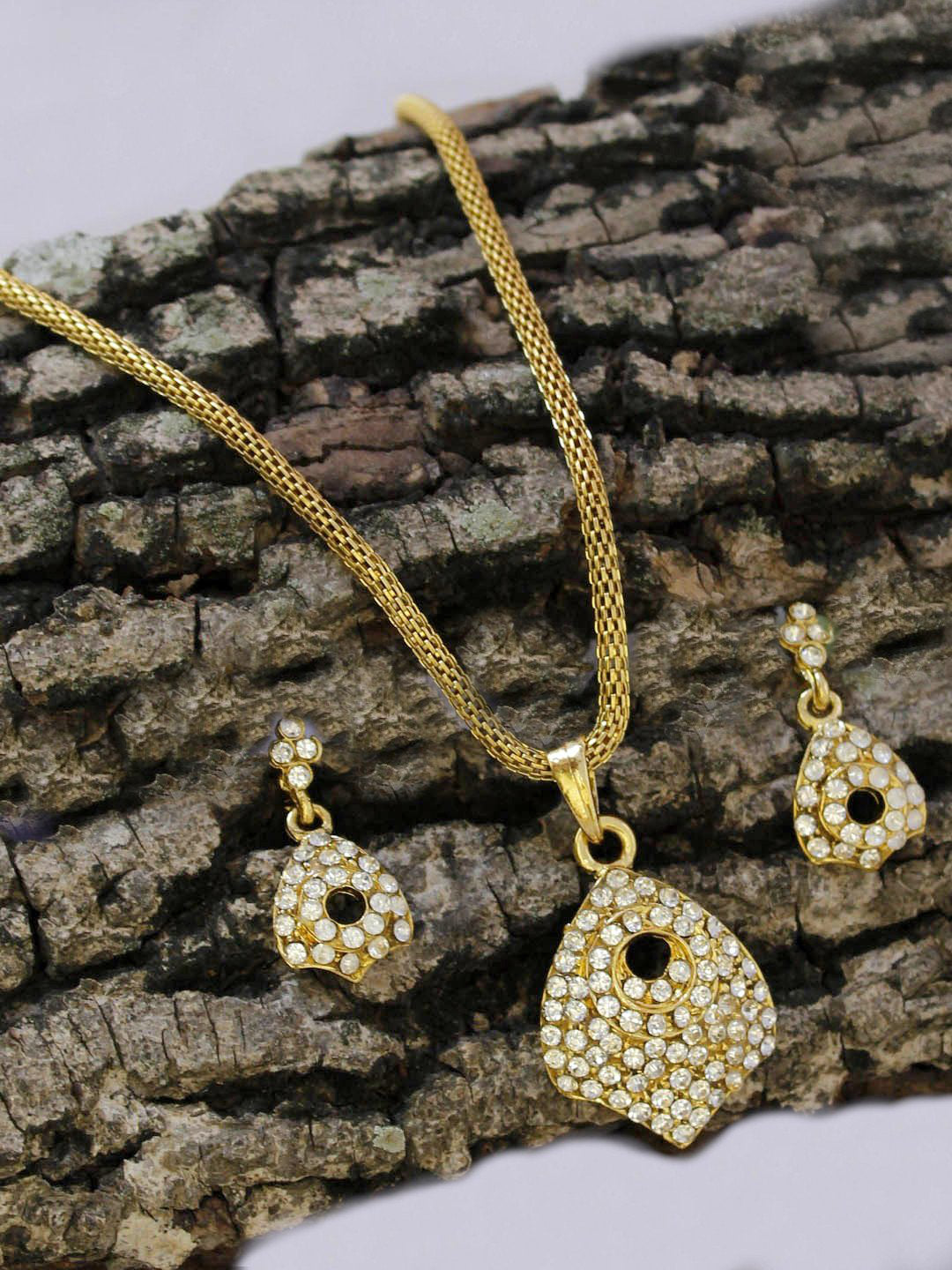 Avismaya Gold Plated Geometric Design Pendant Set With Chain
