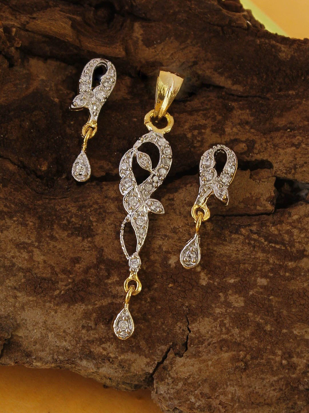 Avismaya Gold Plated With American Diamond Stone Pendant Set