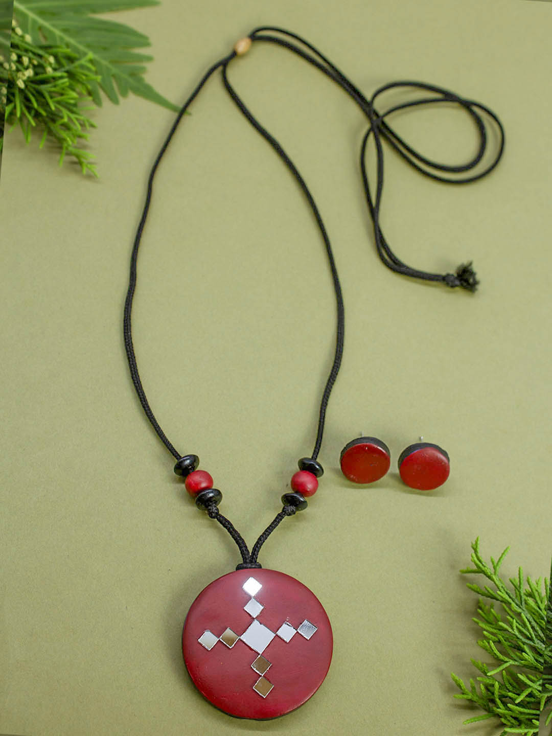 Red Circular Shape Mirror Design Work Minimalistic Handmade Terracotta Necklace Set