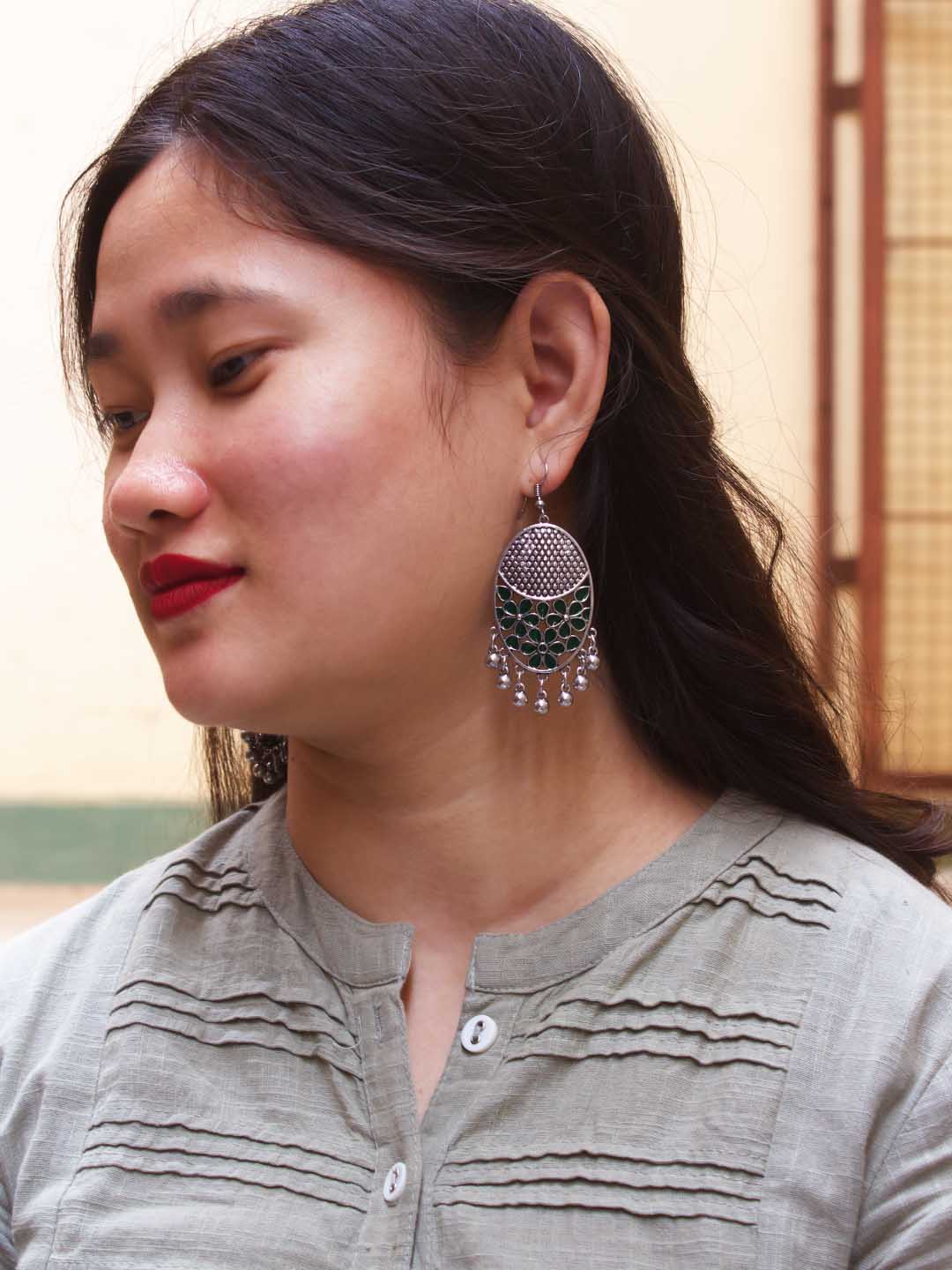 Silver Plated Leaf Design Green Color Earring