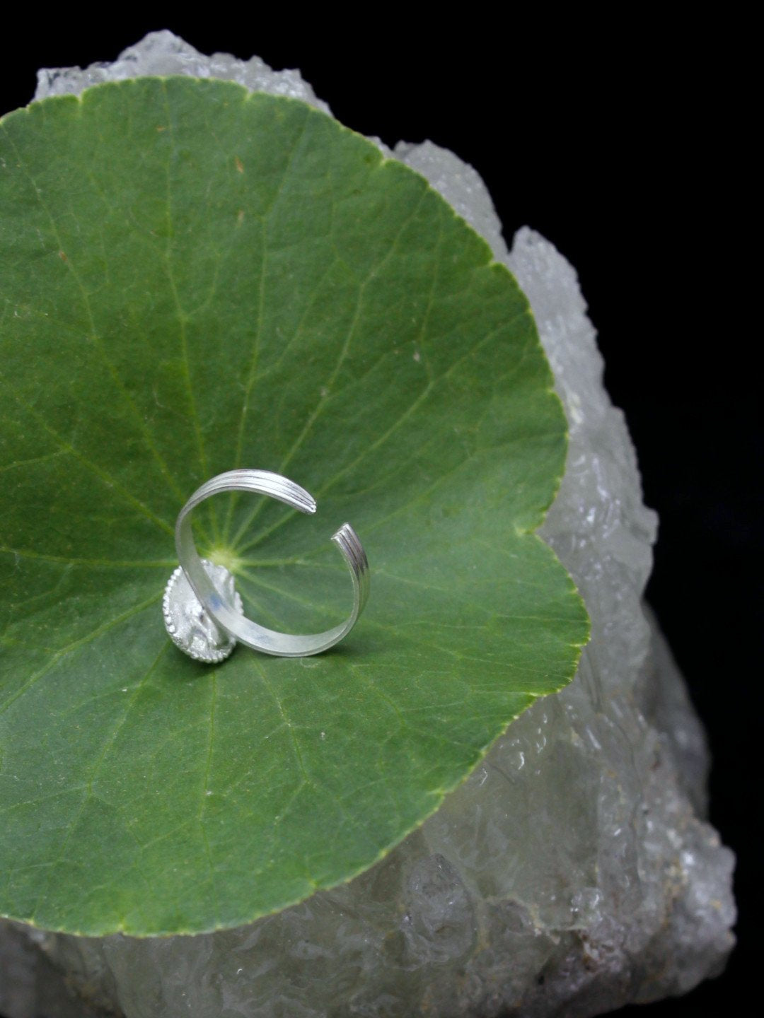 Oxidised Silver Plated Oval Design Adjustable Purple Color Toe ring