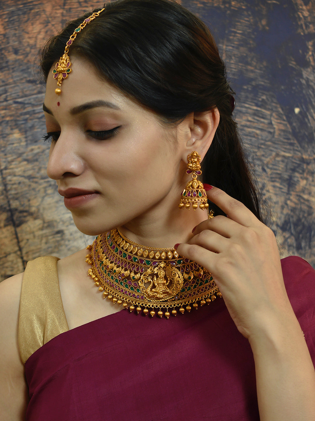 Premium Wedding Designer Set Gold Plated Lakshmi Design Statement Choker Necklace Full Set Set With Maang Tikka