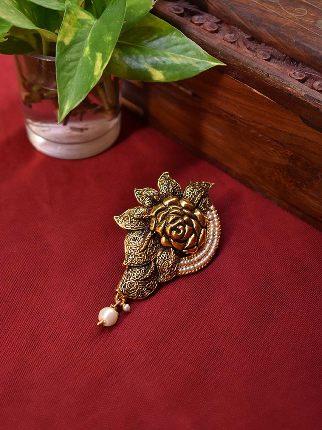 Avismaya High Quality Antique Gold Plated Floral Design With Pearls Saree Pin