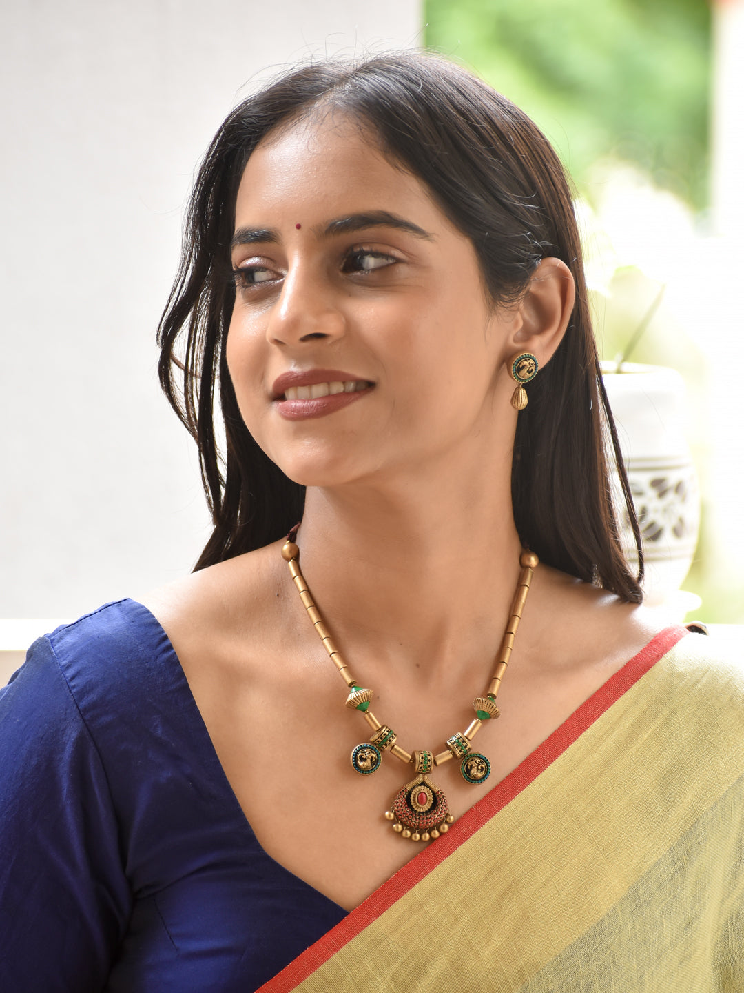 Kiara - graceful Antique Pendant Heritage Necklace Set