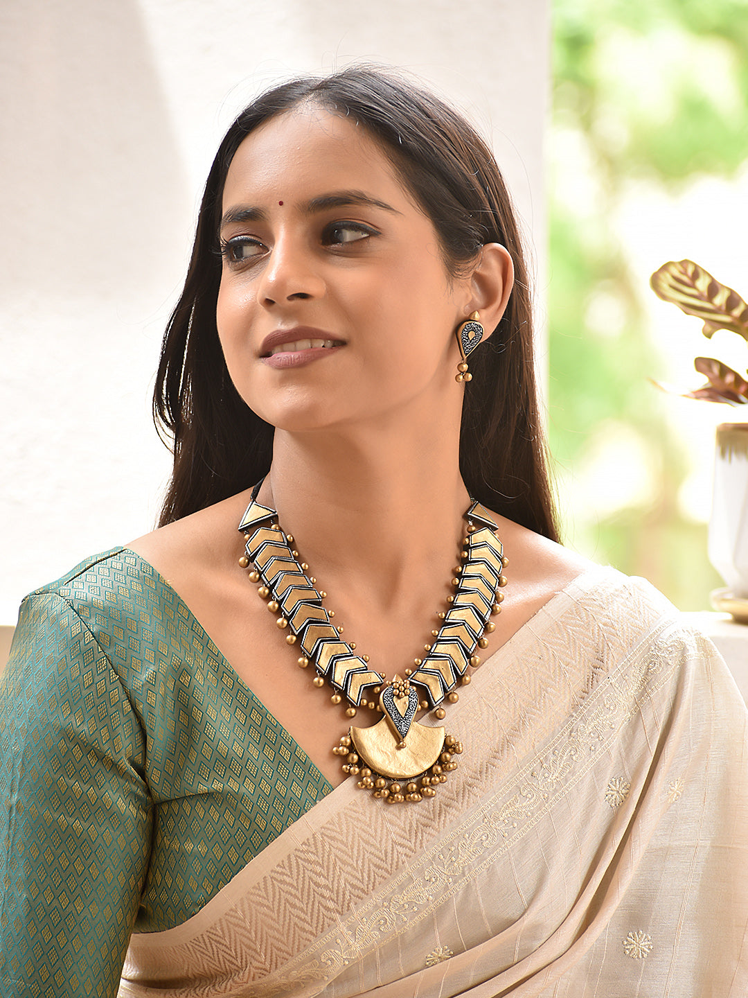 Keshini — Gold & Black Chevron Statement Necklace Set