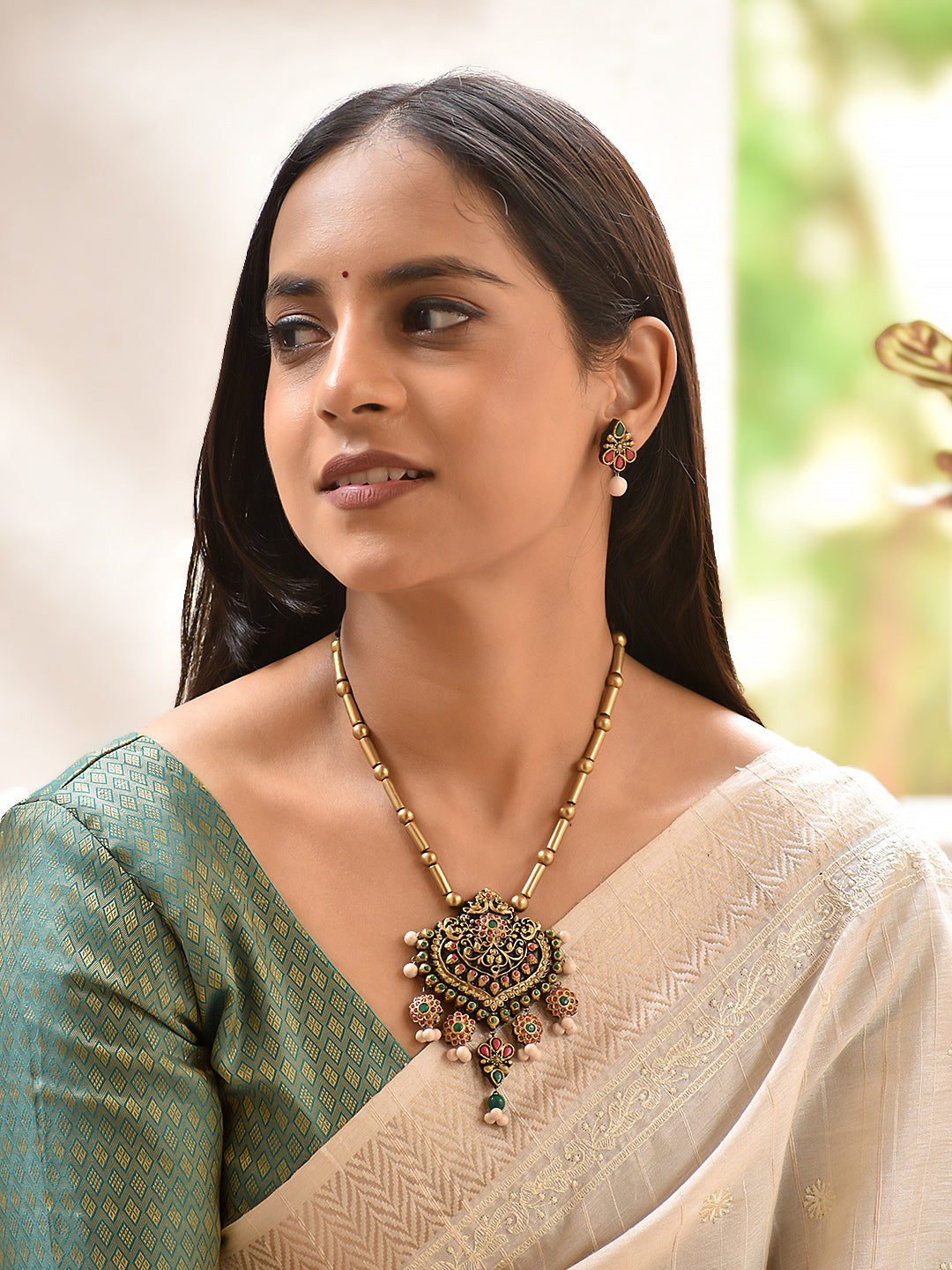 Suvarna — Antique Gold Floral Pendant Necklace Set