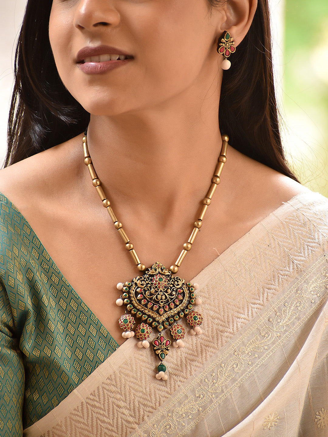 Suvarna — Antique Gold Floral Pendant Necklace Set