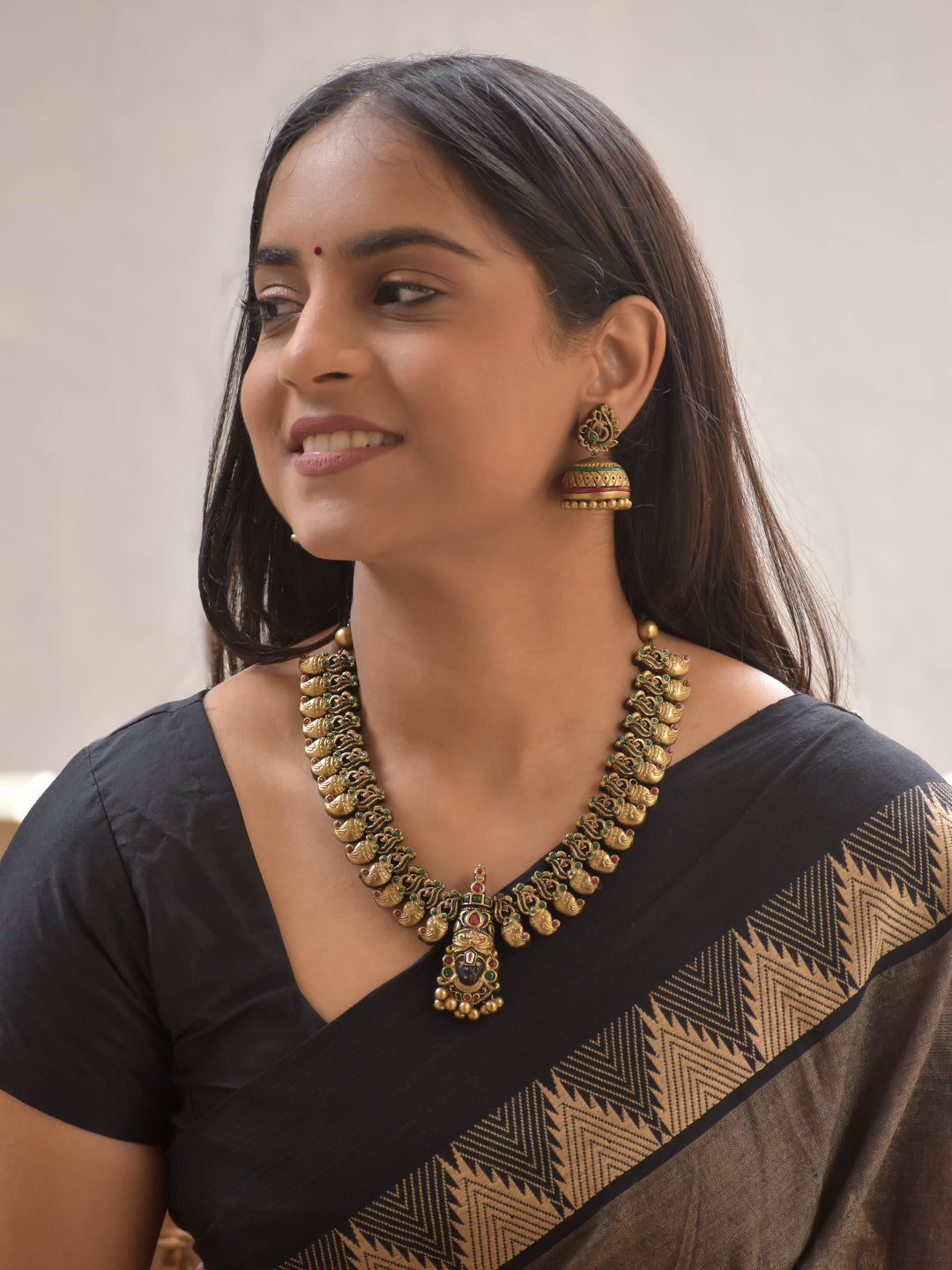 Venkatesha Shankha — Terracotta Divine Lord Venkateshwara Pendant Shell-Motif Temple Necklace Set