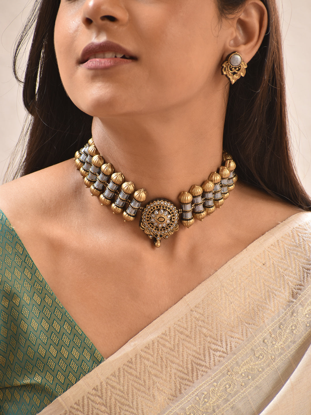 Valari — Classic Choker with Circular Pendant