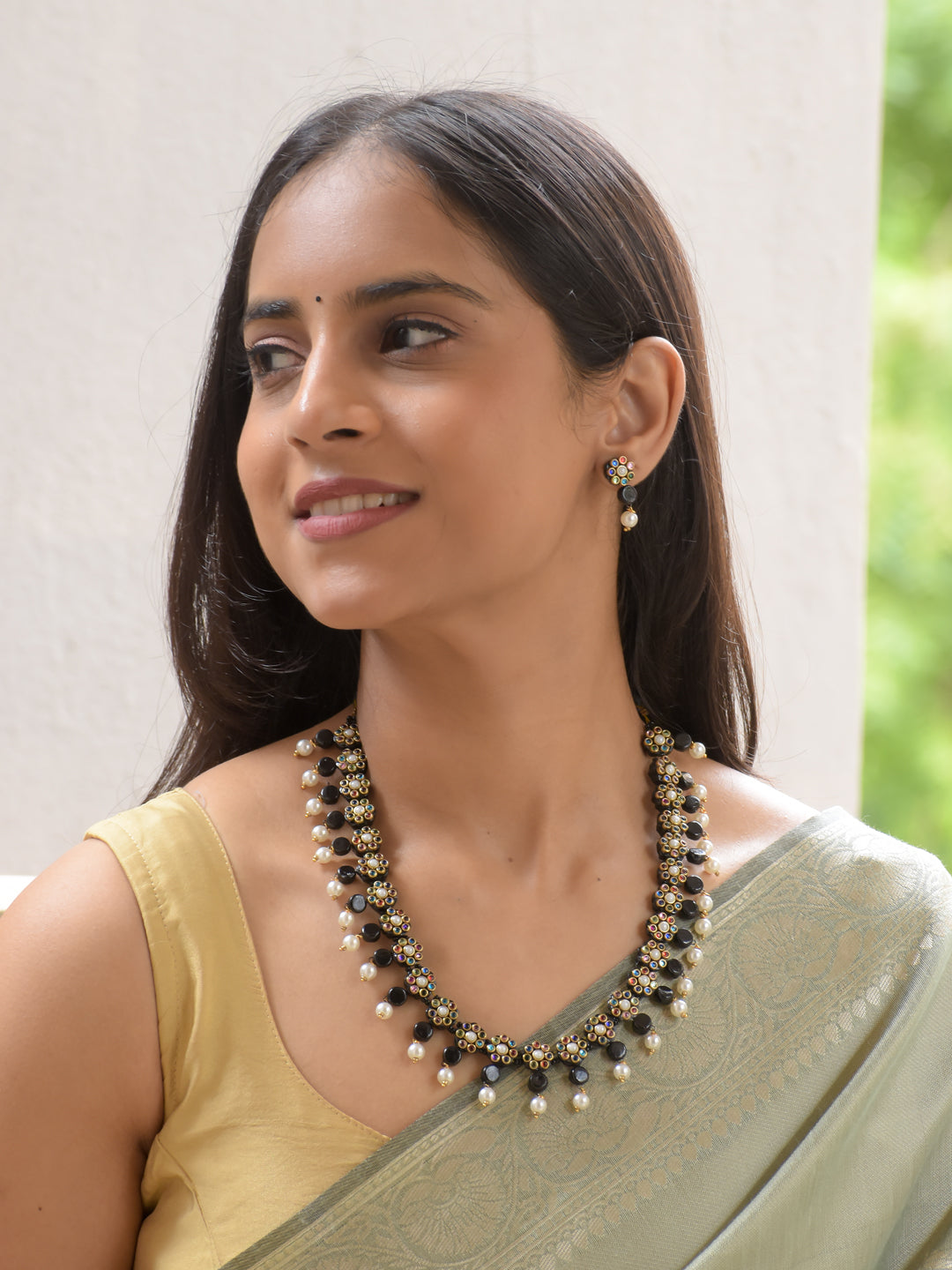 Black, White, Pearl & Antique Gold Floral Necklace Set