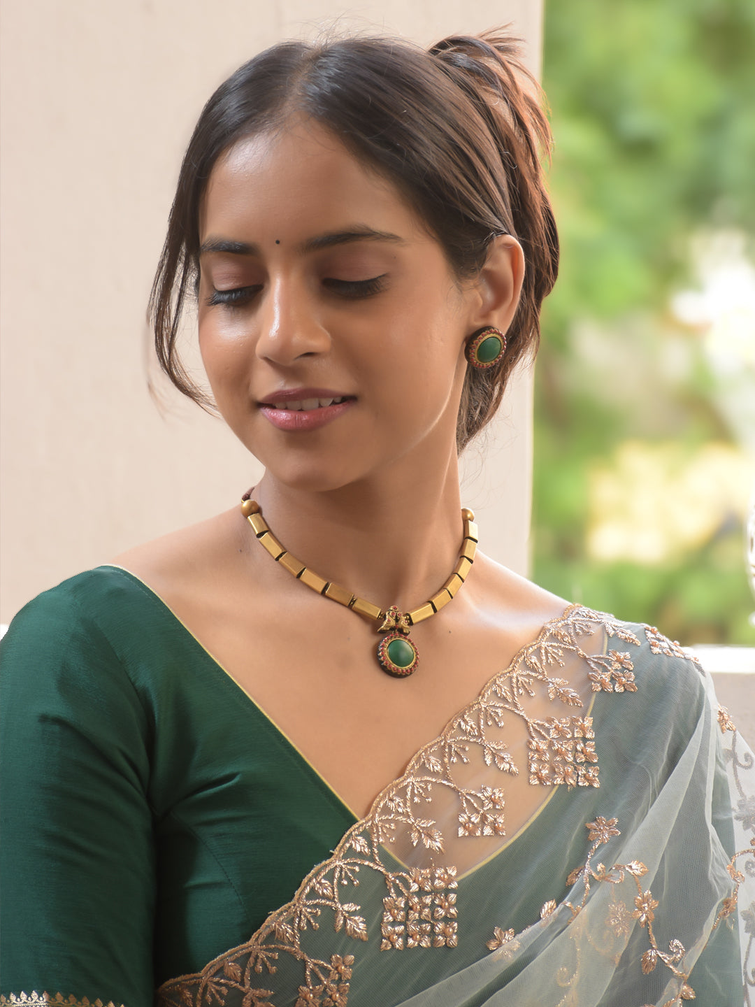 Emerald Green & Antique Gold Minimal Pendant Choker Set