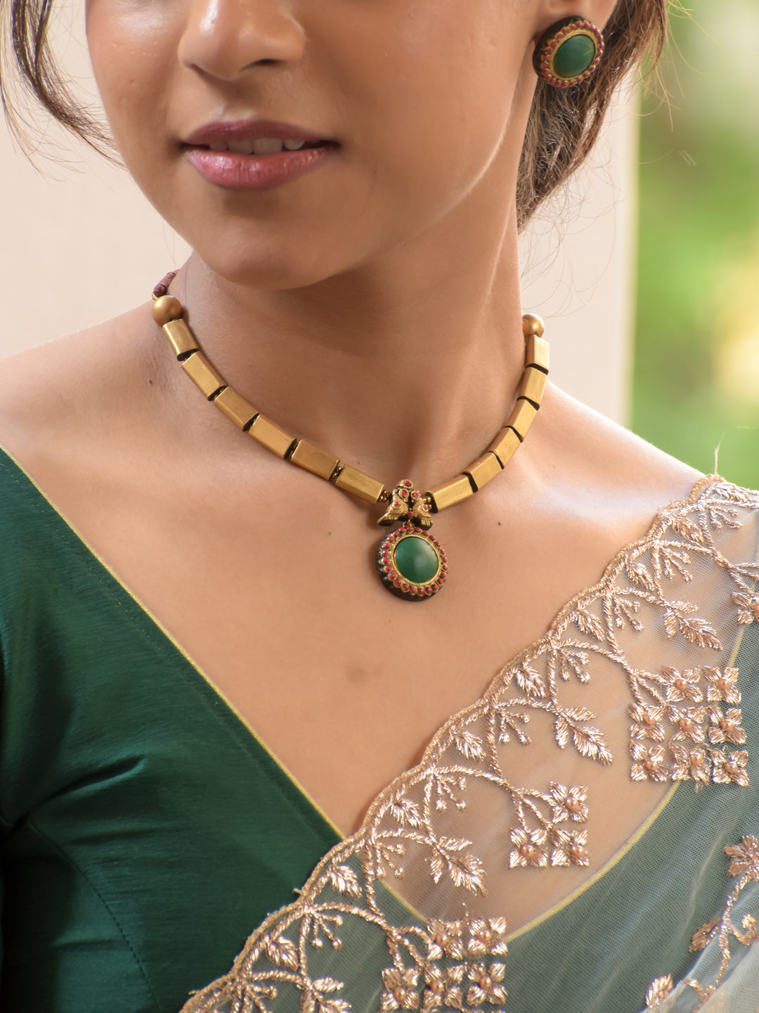 Emerald Green & Antique Gold Minimal Pendant Choker Set