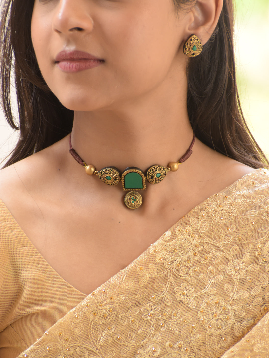 Emerald Arch Motif Antique Gold Choker Necklace Set