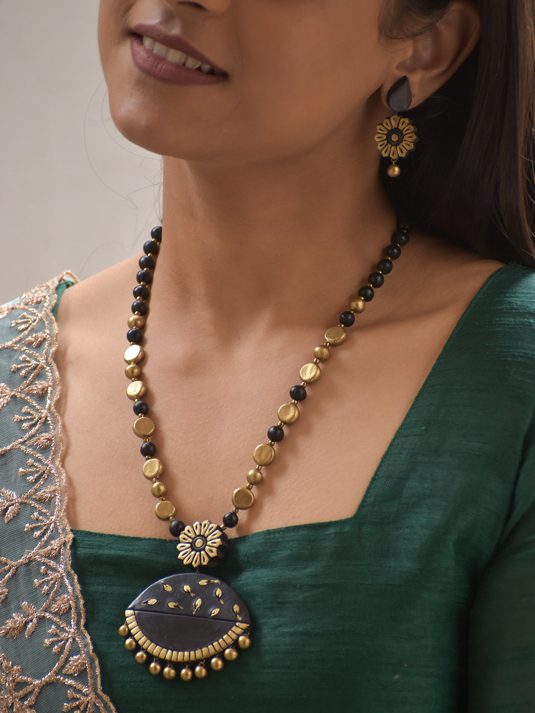 Terracotta Handpainted Black Pendant Necklace Set with Floral Motif