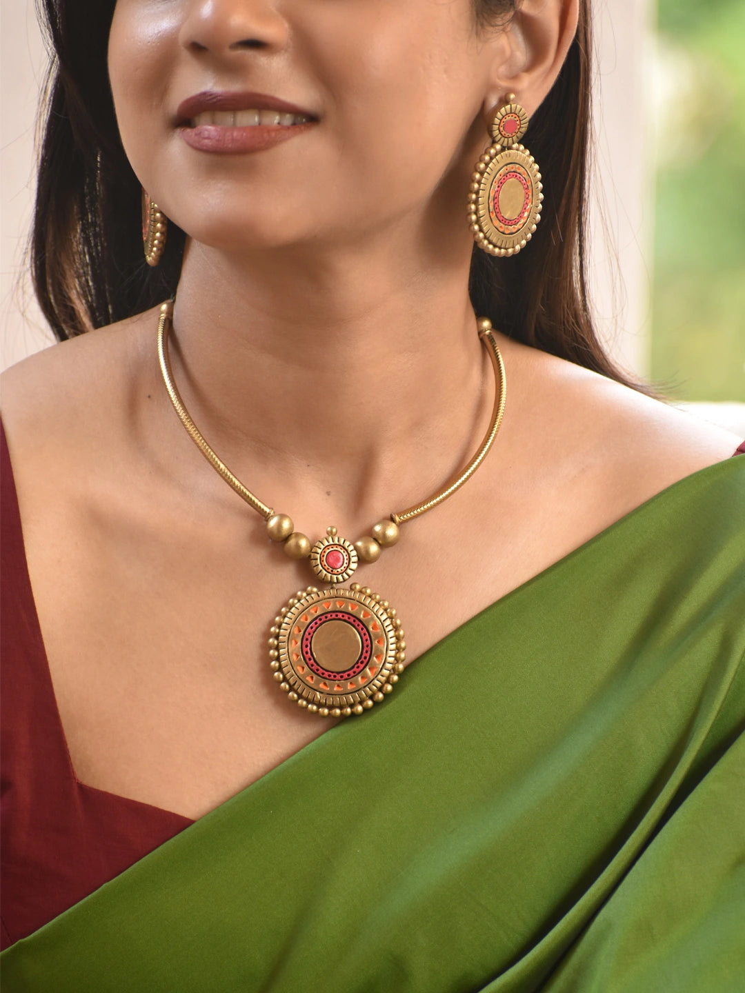 Antique Gold Coral Circular Pendant Necklace Set