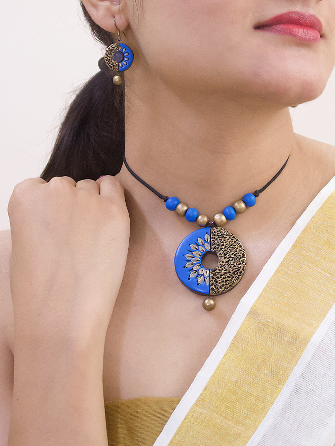 Antique Gold Toned Circular Shape Pendant Blue And Gold Color Beads Terracotta Necklace Set