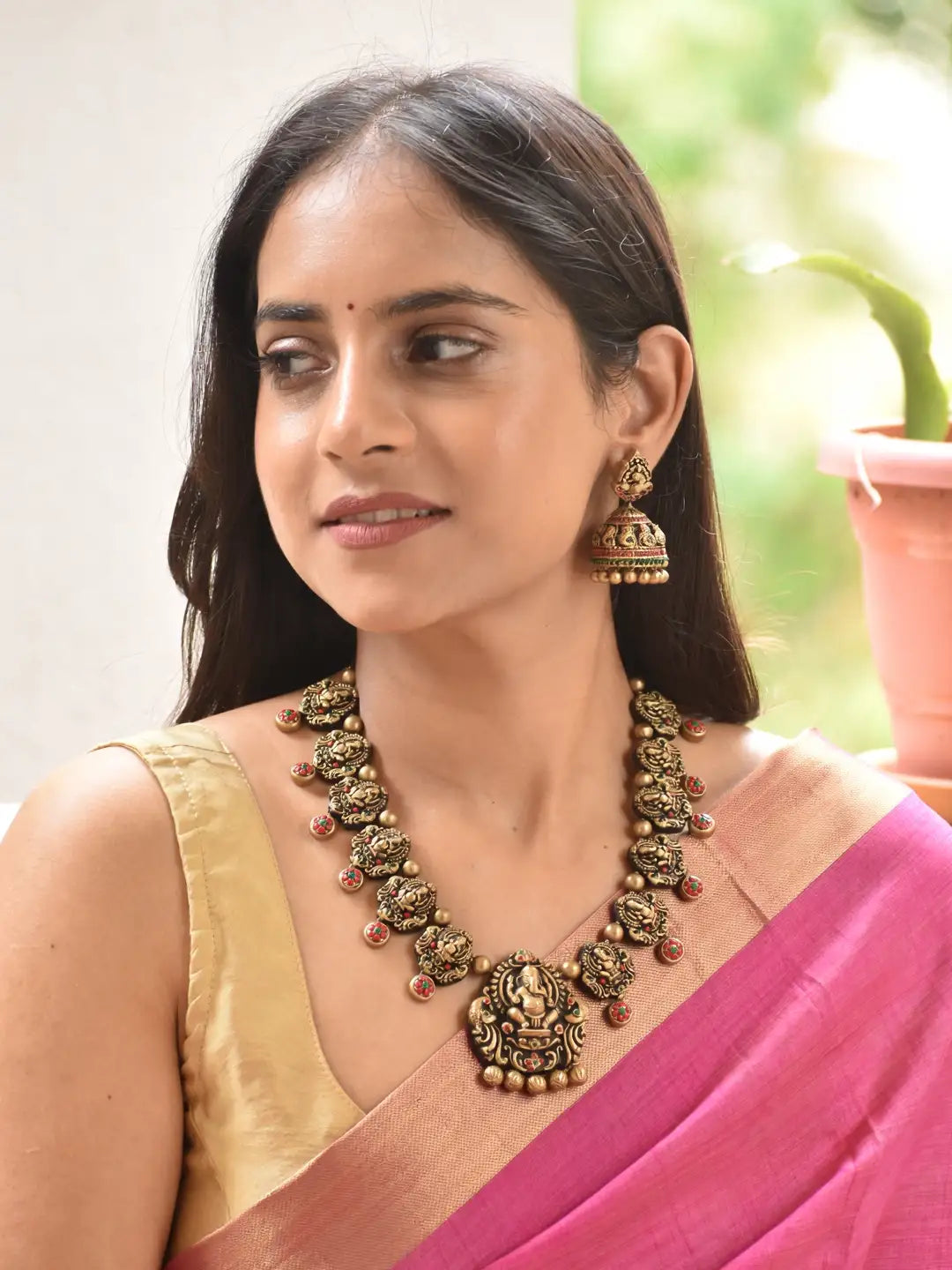 Ratnapushpa Lambodara — Ganesha Design Hand Painted Finish Terracotta Jewellery Set