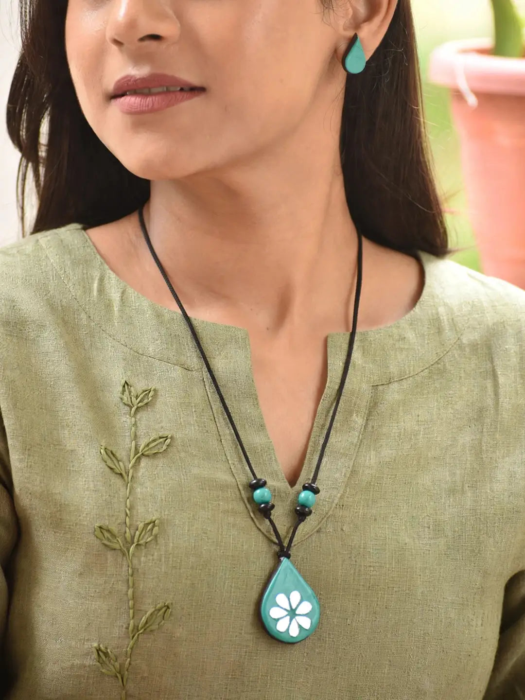 Turqoise Pear Shape Mirror Design Work Minimalistic Handmade Terracotta Necklace Set