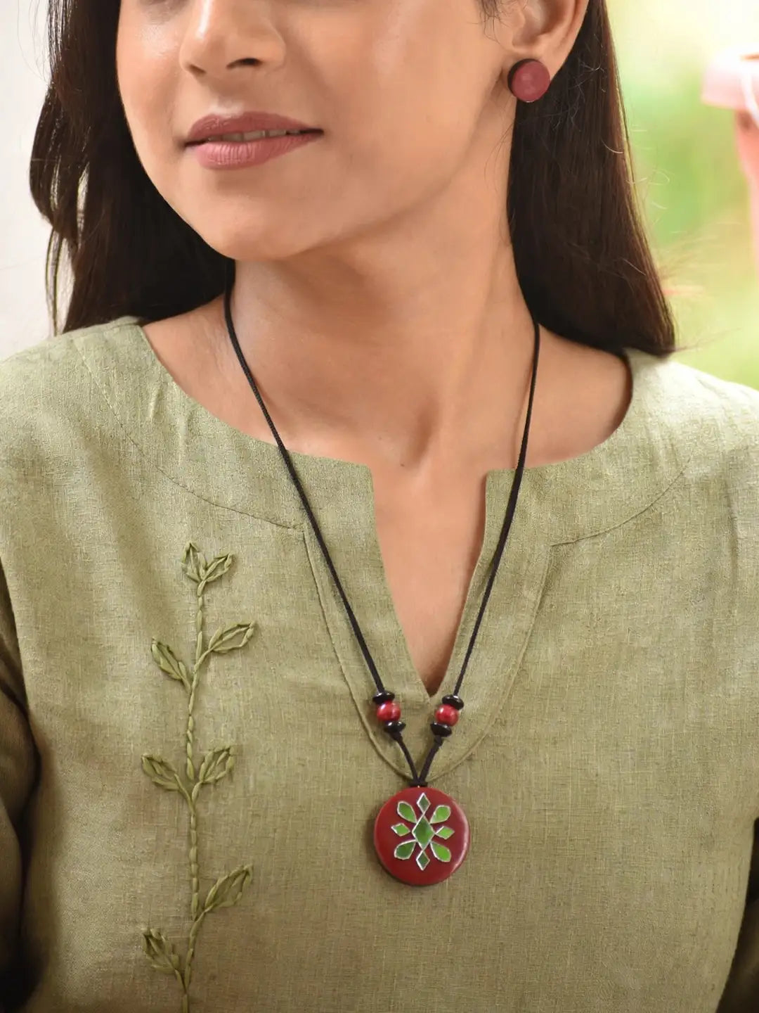 Wine Red Circular Shape Mirror Design Work Minimalistic Handmade Terracotta Necklace Set