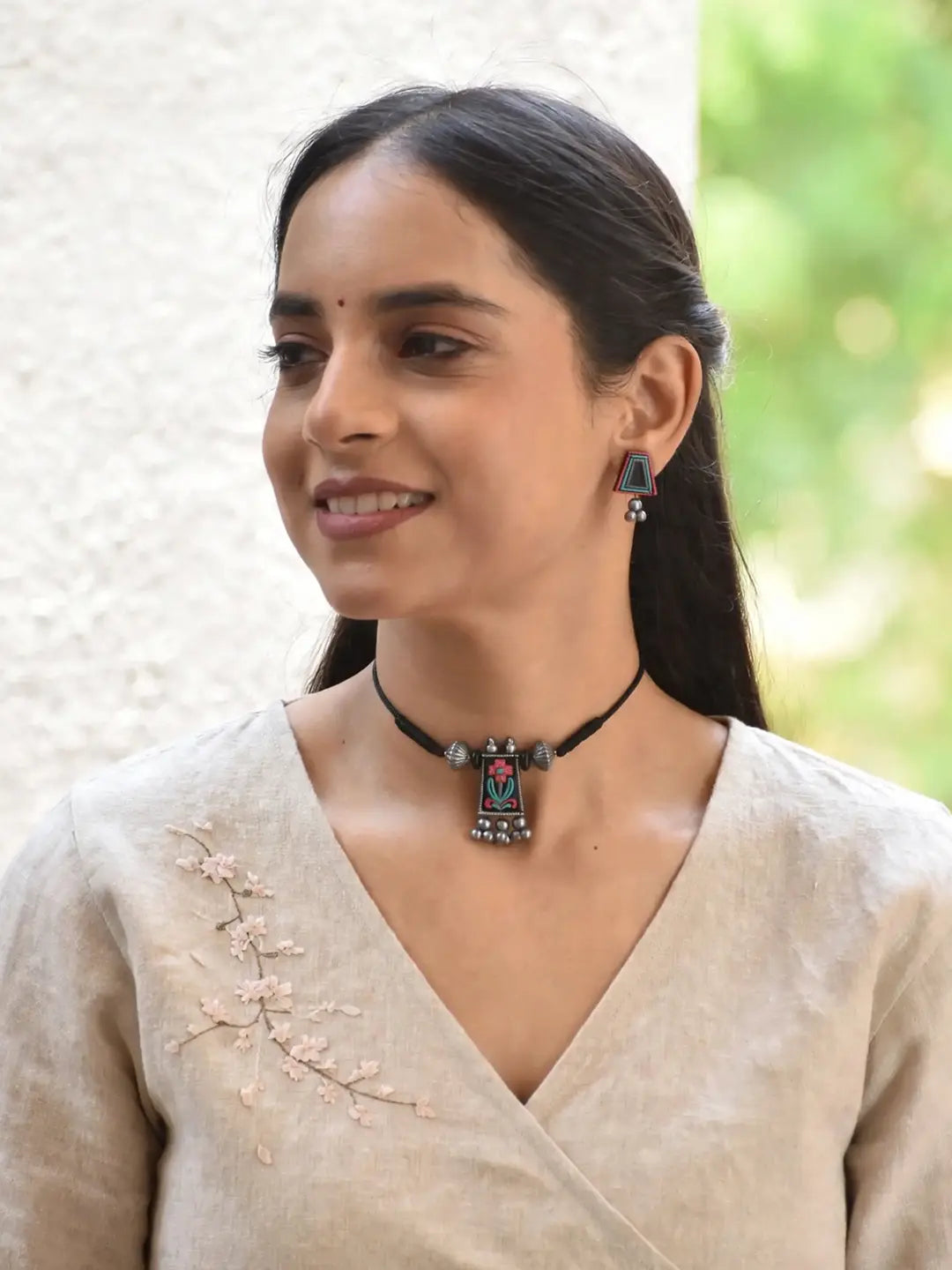 Quadrilateral Pink Blue Black Silver Floral Design Minimalistic Terracotta Necklace Set