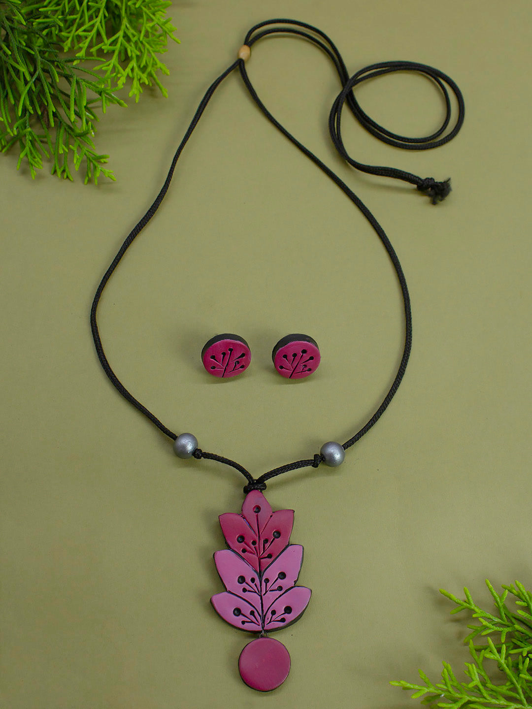 Leaf Design Pink Red Handmade Terracotta Necklace Set