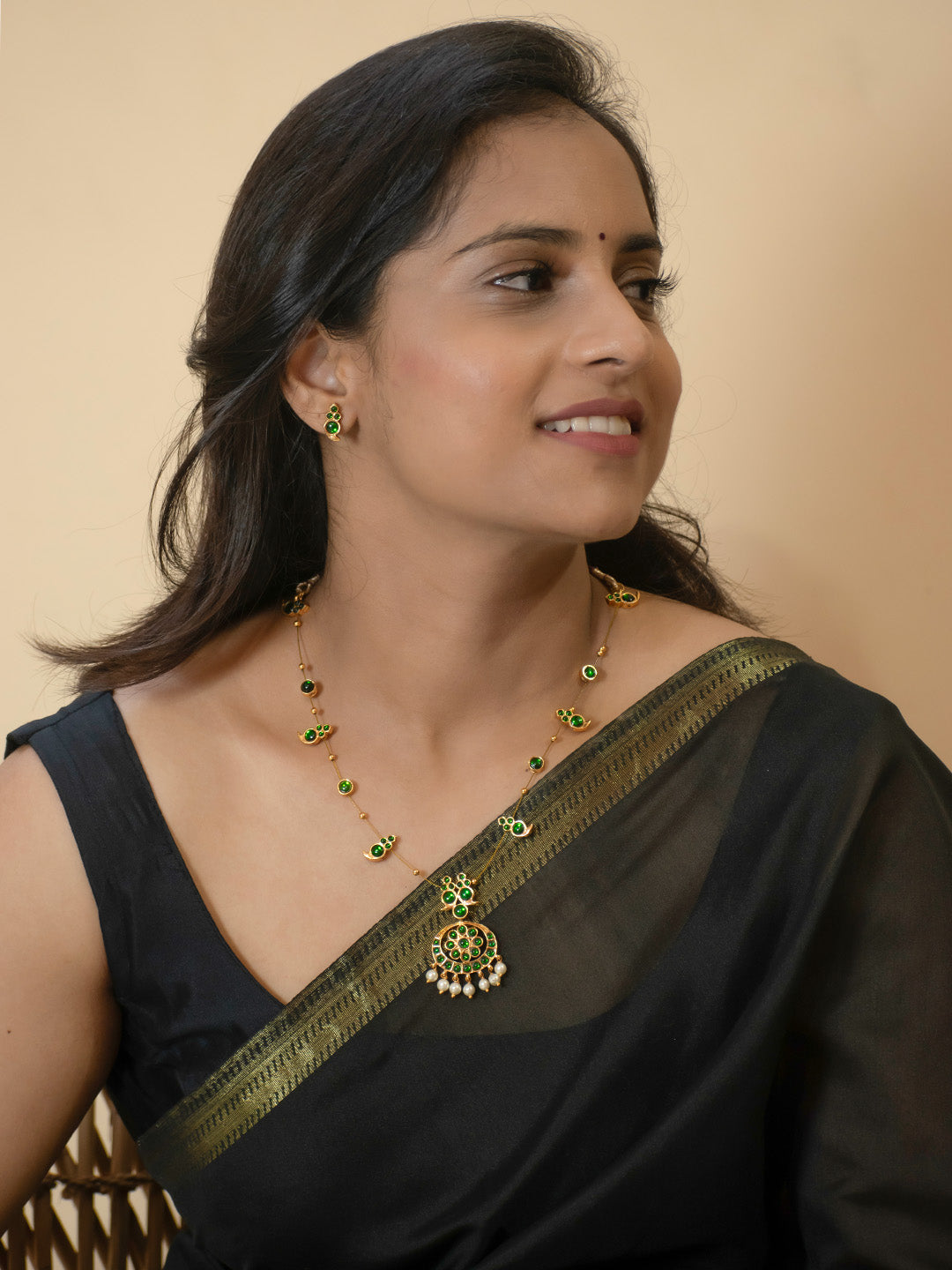 Premium Gold Finish Green Single Layer Kemp Stones Necklace Set