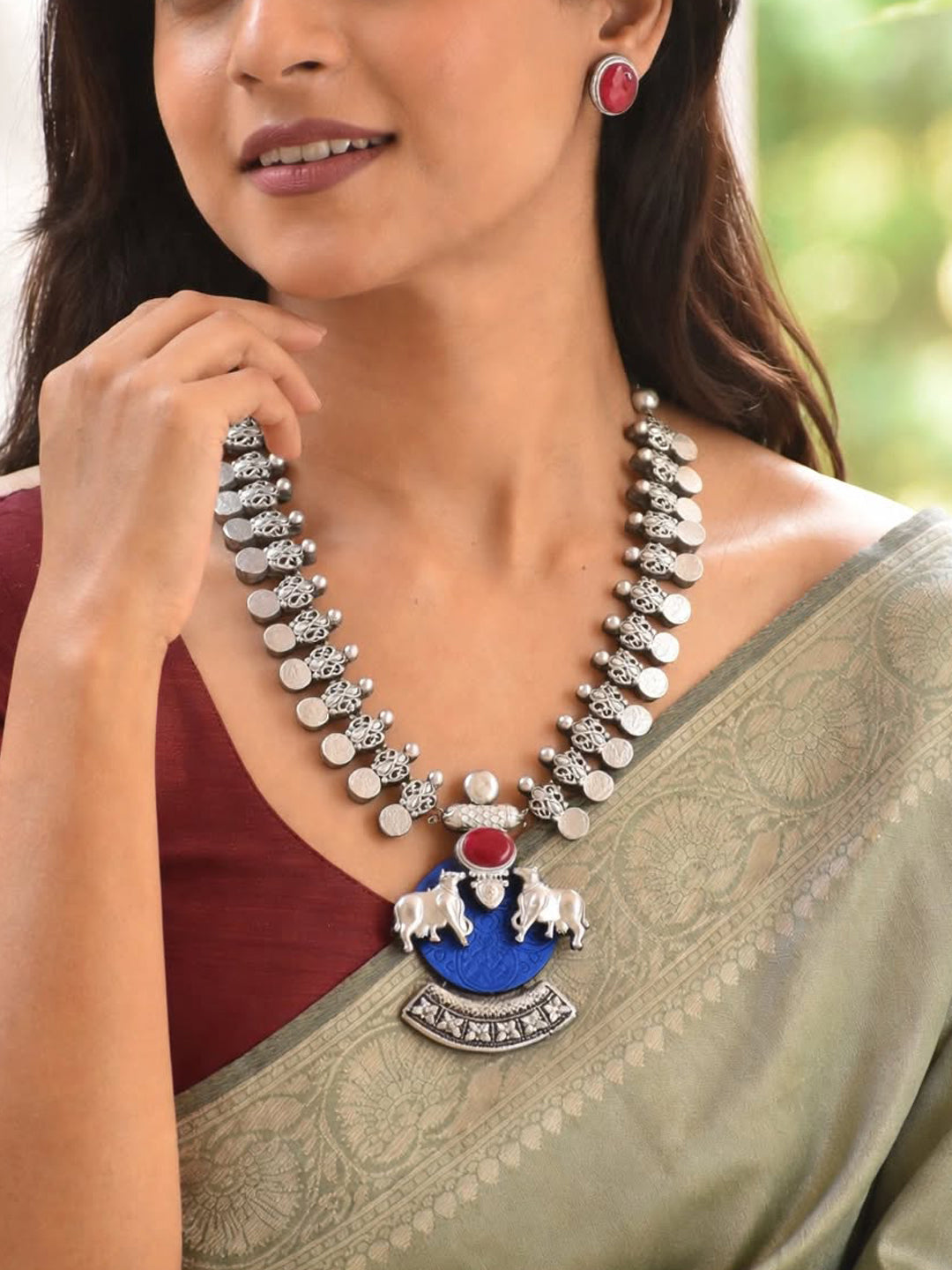 Neelika – Handmade Royal Blue, Ruby, Sapphire & Silver Twin Cow Pendant Necklace Set