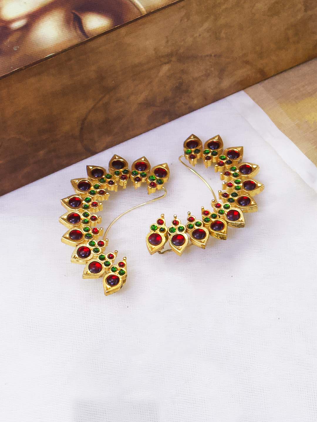 Designer Contemporary Leaf Design Ear Cuff With Kemp stones
